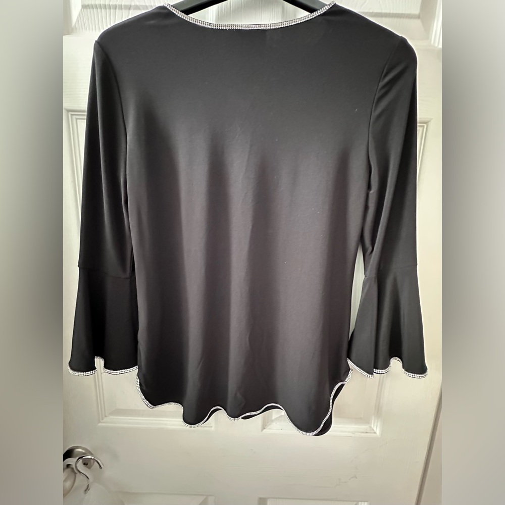 Gorgeous Frank Lyman Design Black Top with Flared Rhinestone Edged Sleeves Sz 10 - Picture 2 of 11